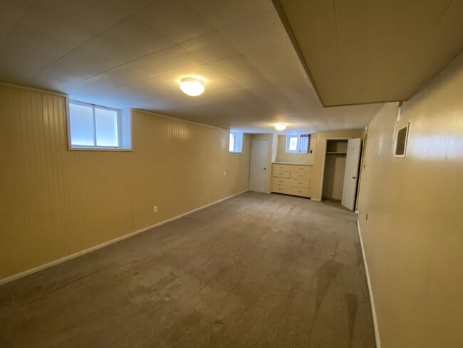 Building Photo - Charming Home in the Country Club Neighborhood!