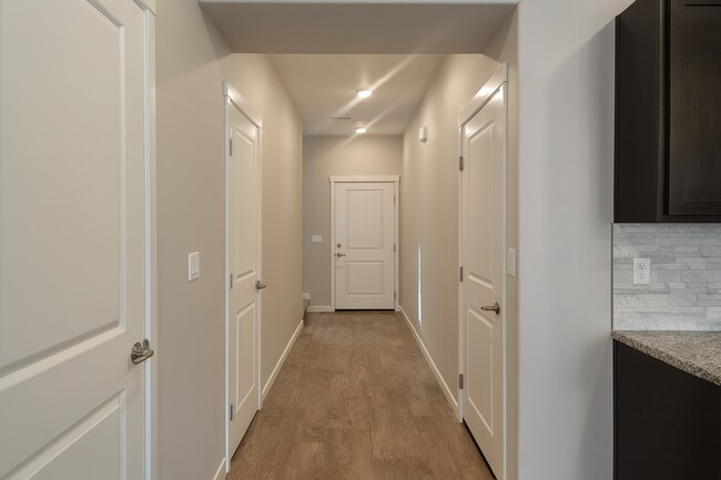 Building Photo - Modern Comfort Meets Convenience