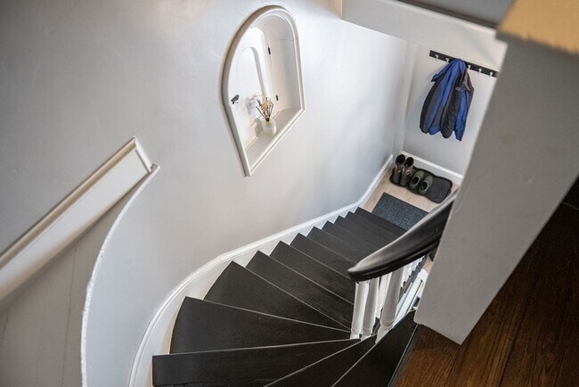 Building Photo - 104 Union St