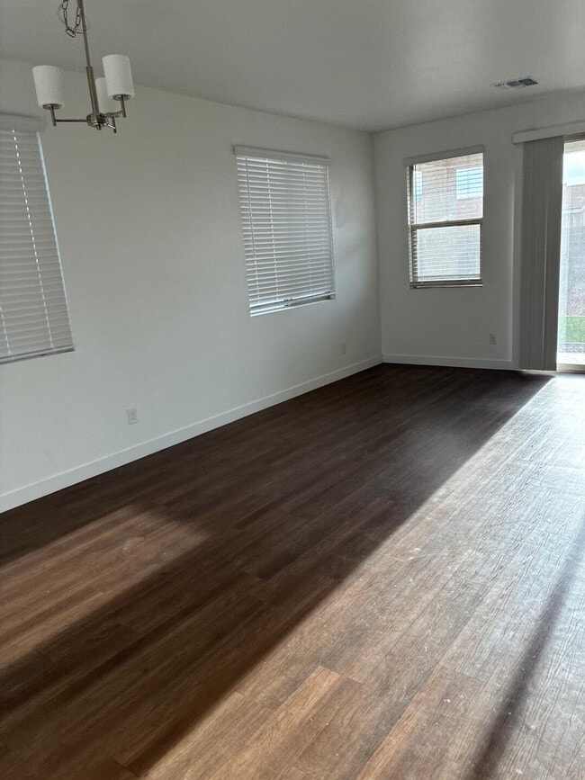 Building Photo - 5630 S Daisy Patch Pl