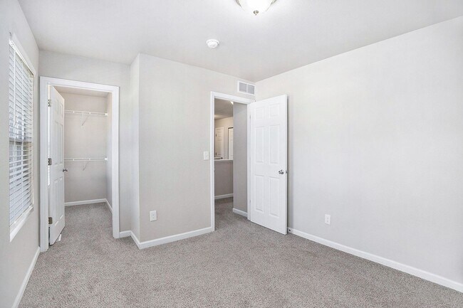 Building Photo - Outstanding 4 Bedroom Home with Great Schools!