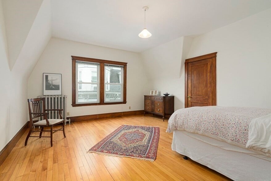 Building Photo - 38 Russell St