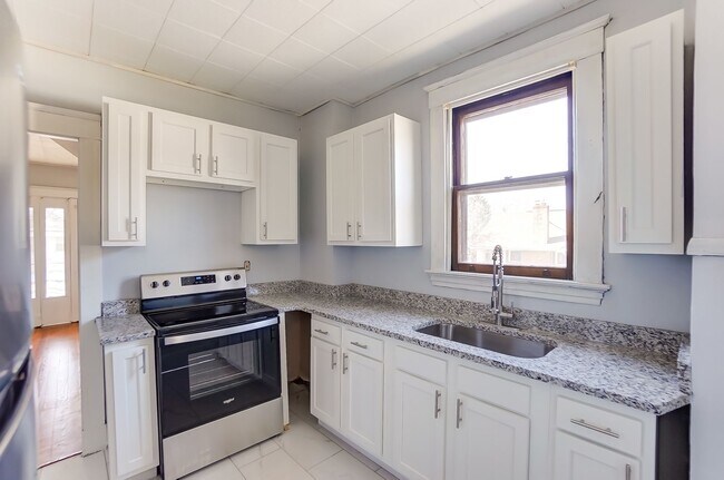 Building Photo - LEASING SPECIAL - sign a 13-month lease by 7/31/2026 and second month is free!