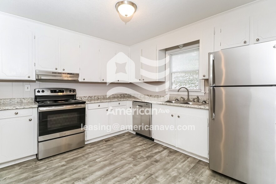 Building Photo - 104 Forest Ln Dr