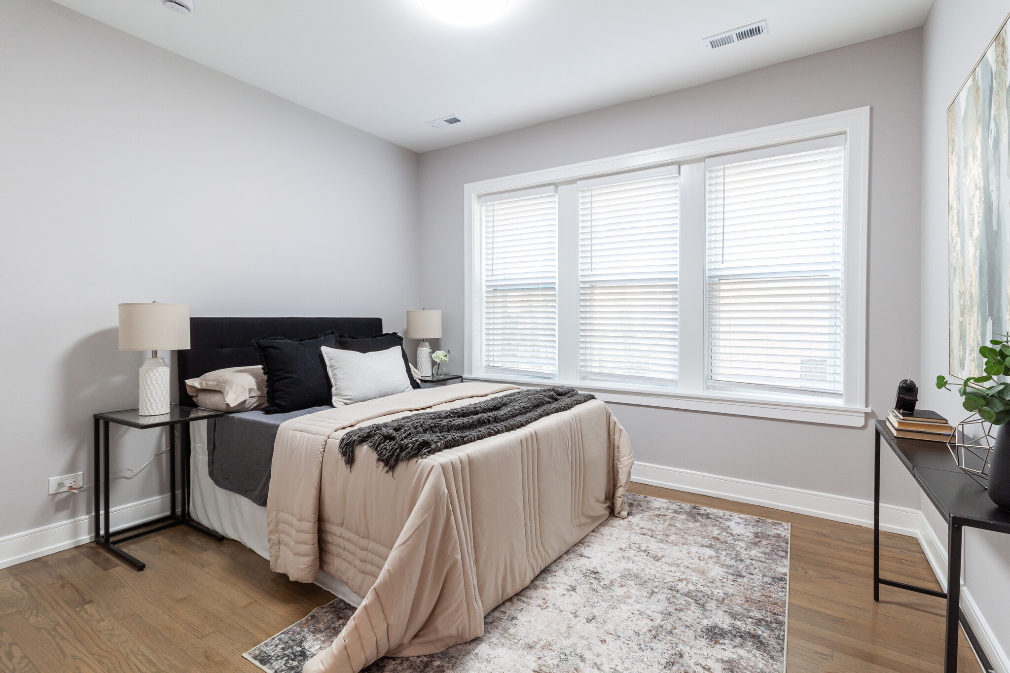 Building Photo - 2641 W Carmen Ave