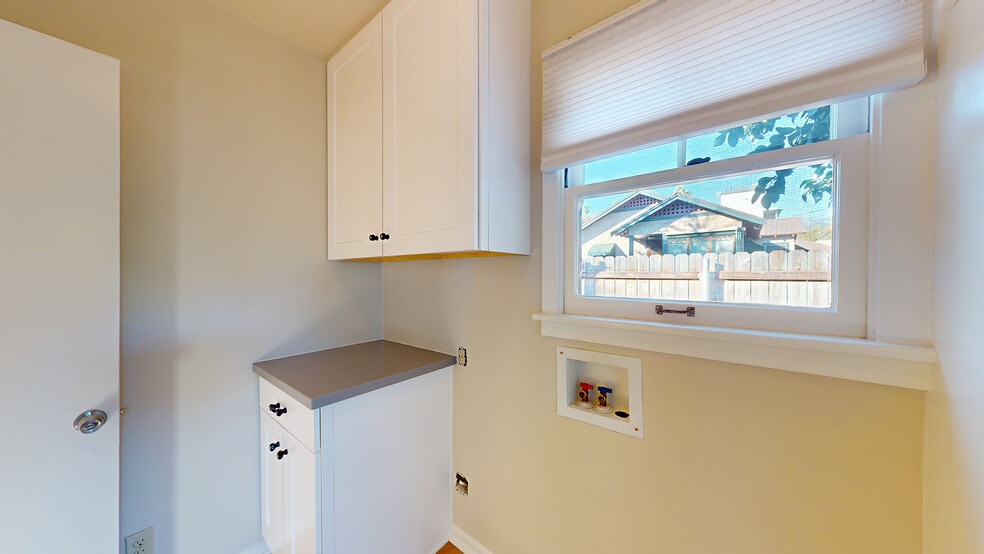 Laundry Room - 587 Prescott St