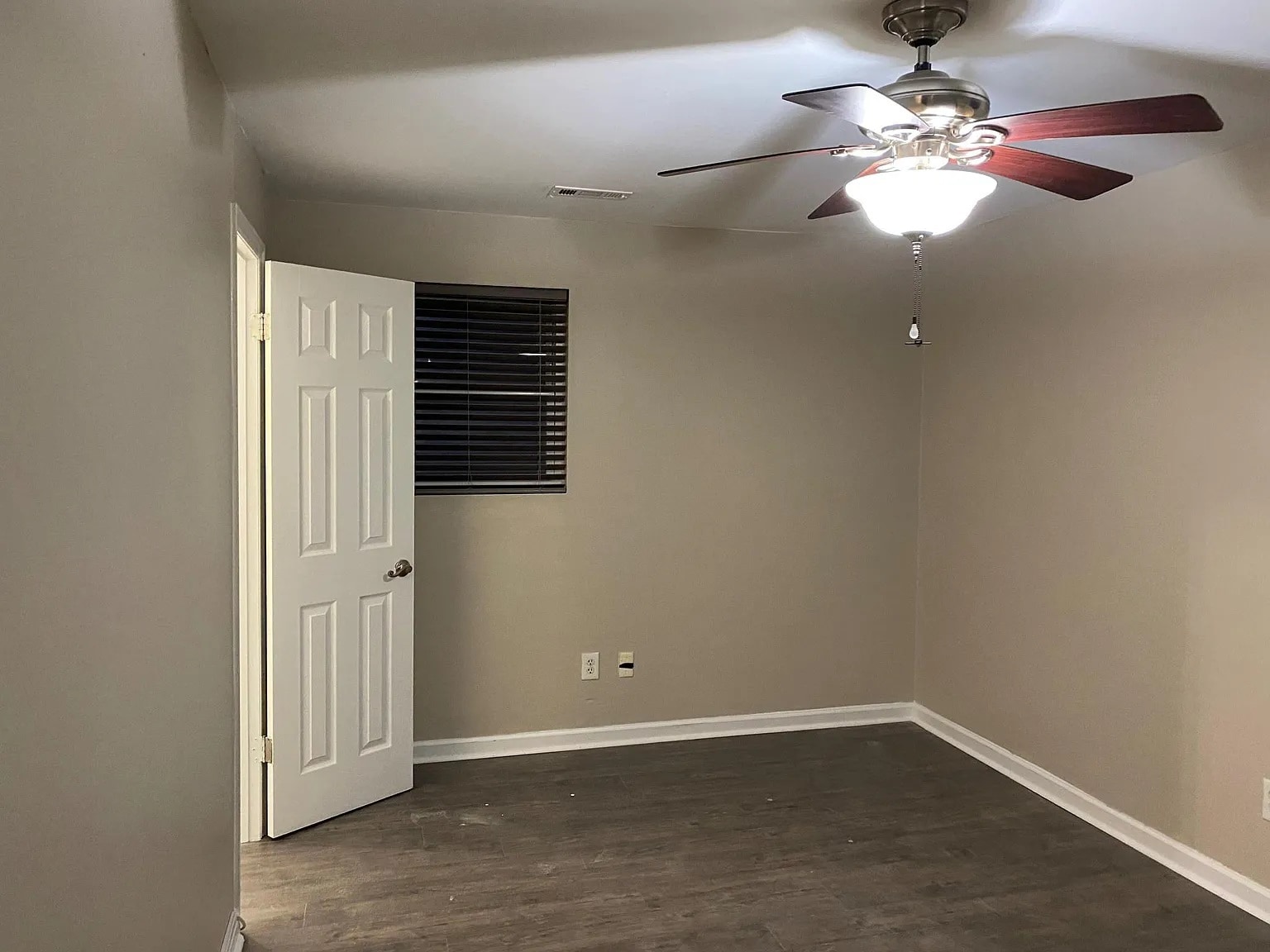 Master Bedroom - 290 Chuckwood Rd