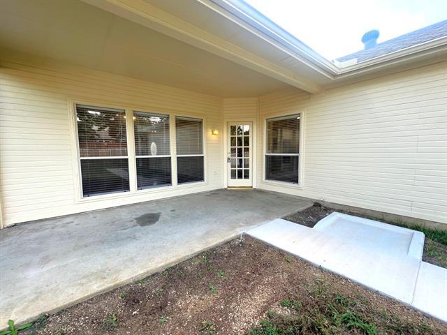 Building Photo - 705 Pine Lakes Dr