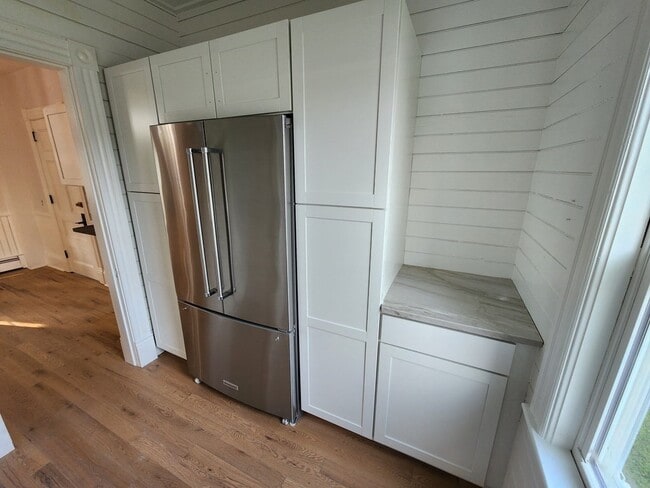 Building Photo - 105 E Main St