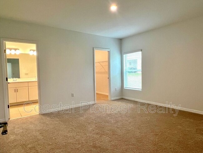 Building Photo - 5569 Tranquila Ln