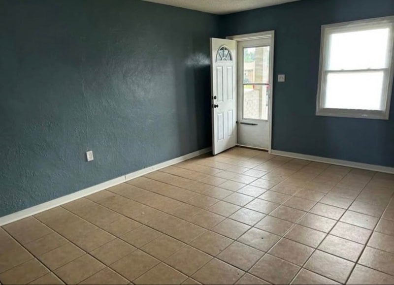 Building Photo - 302 W Wood St