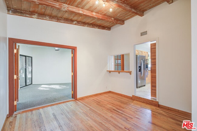 Building Photo - 15511 Woodcrest Dr