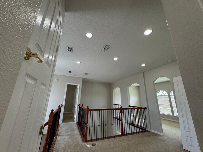 Building Photo - BRISTOL ESTATES 4 BEDRROM, 4 BATHROOMS, 3 CAR GARAGE HOUSE