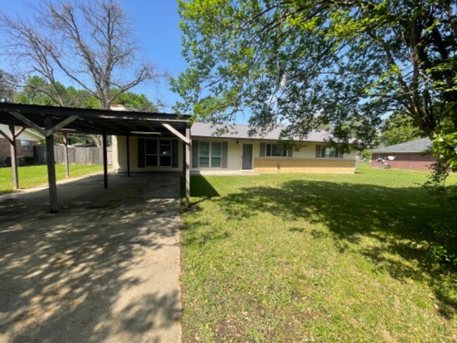 Building Photo - 219 Sterlington Dr
