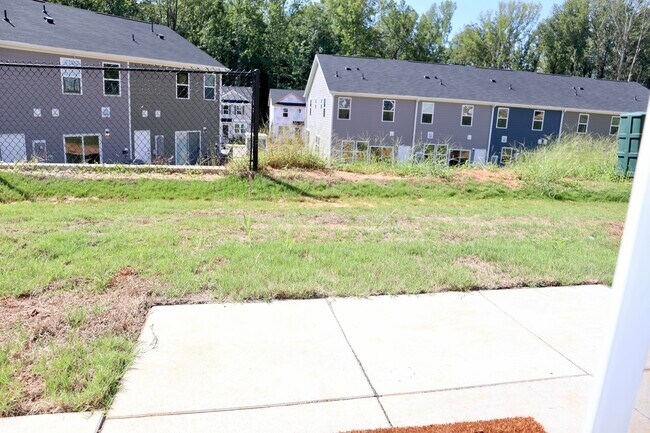 Building Photo - 400 Hacksaw Trl