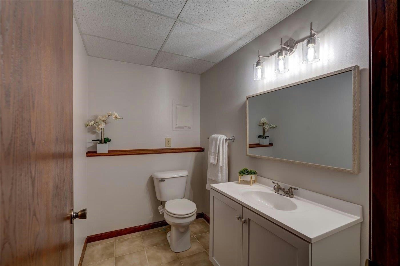 Building Photo - 390 Columbus Ct