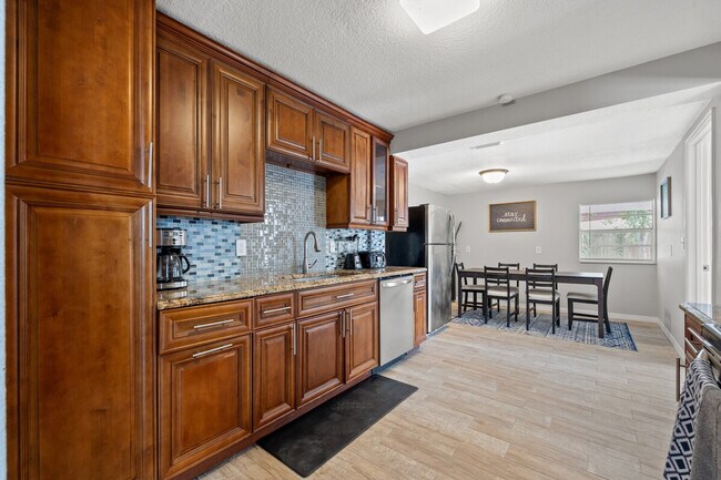 Building Photo - 5805 N 43rd St