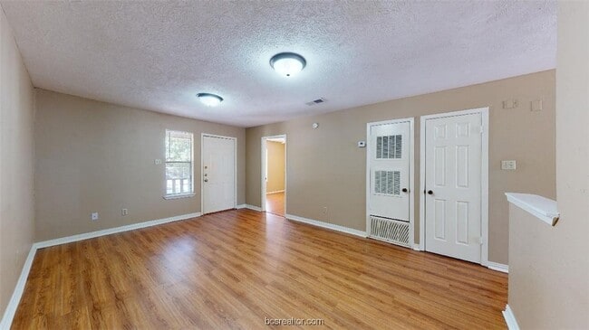 Building Photo - 805 San Pedro Dr