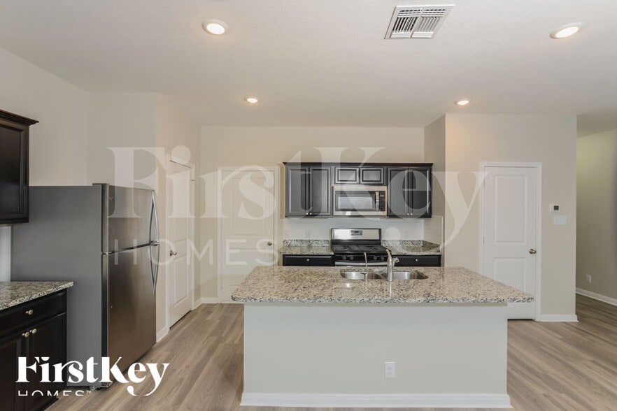 Building Photo - 13403 Summer Light