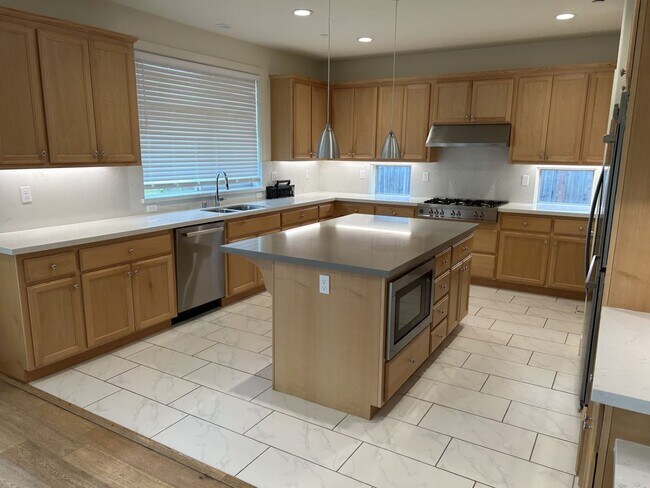 Building Photo - Beautiful Elegant Fountaingrove Home