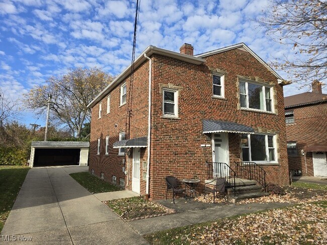 Building Photo - 2314 Westmoor Rd