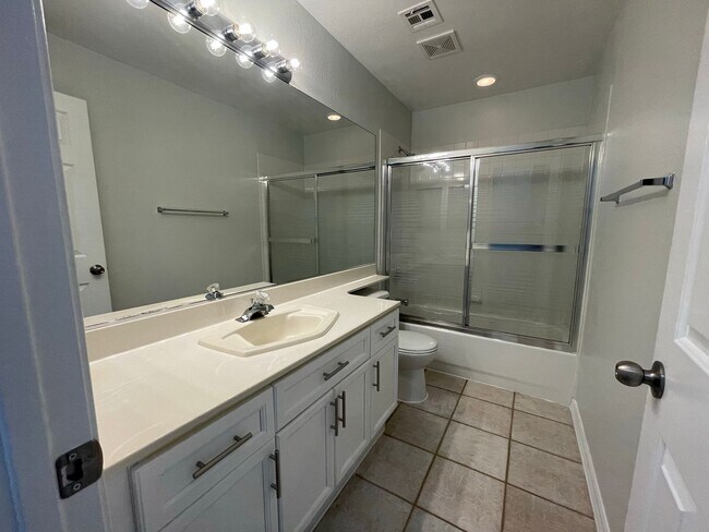 Building Photo - Charming Single-Story Home with 3-Car Gara...
