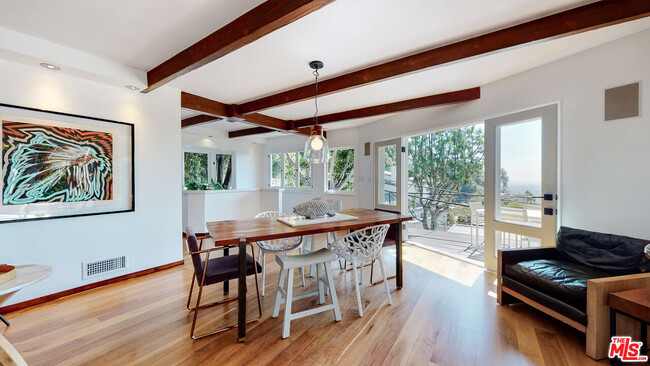 Building Photo - 8715 Sunset Plaza Pl
