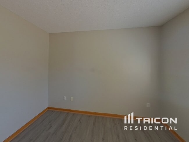 Building Photo - 2094 French Trace Ave