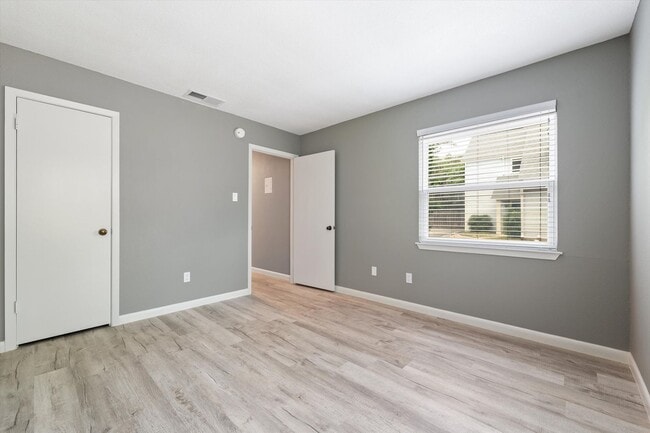 Building Photo - Modern Makeover in Prime NW Austin Location