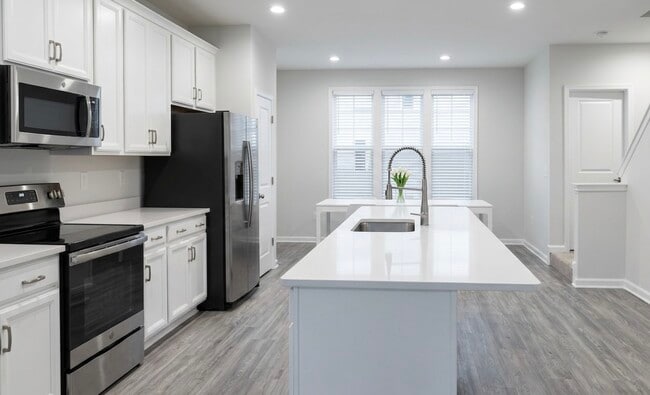 Building Photo - 633 Eking Green Dr