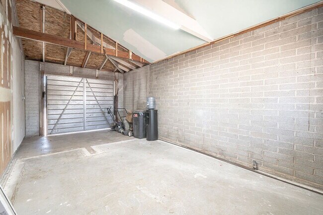 Building Photo - 4002 N 59th Dr