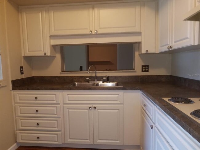 Building Photo - 5853 Pine St