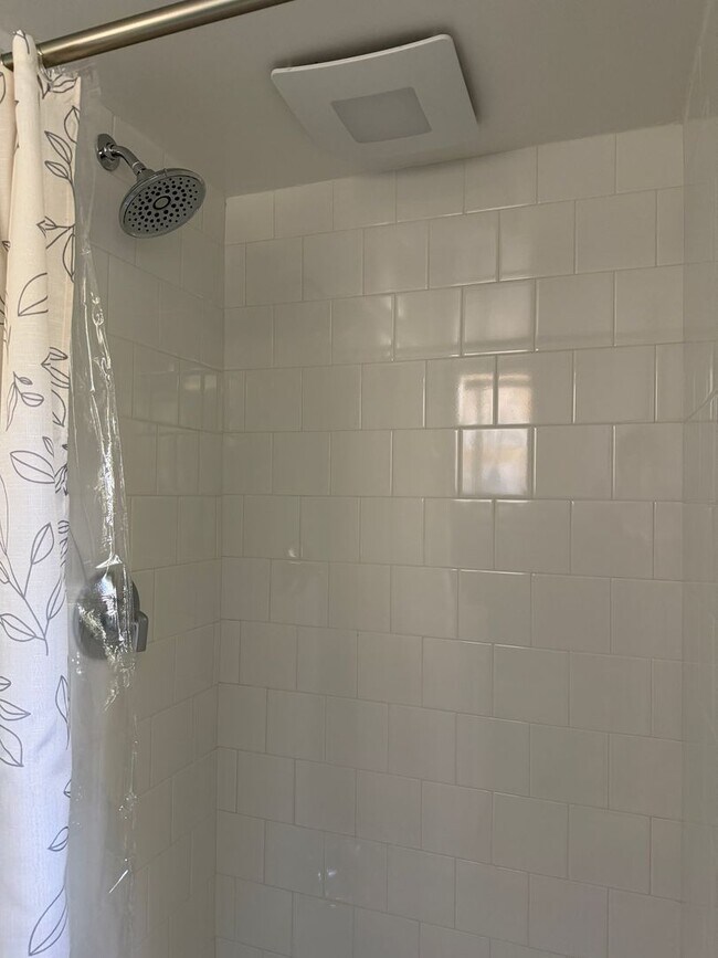 Building Photo - 721 37th Ave