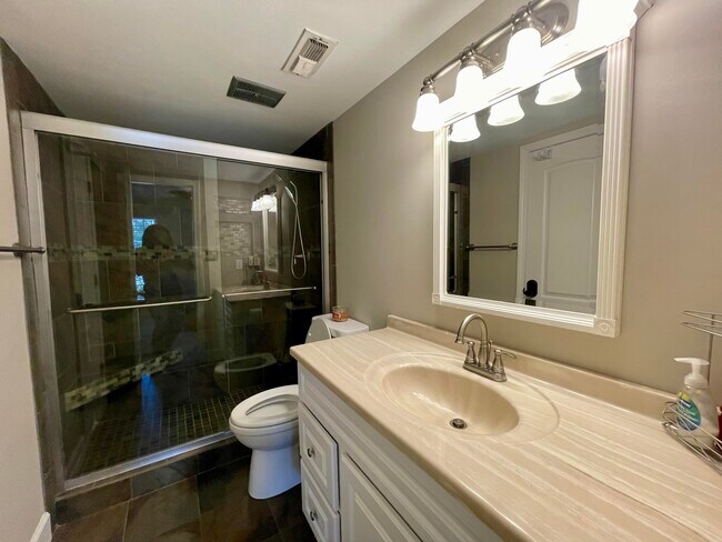 Building Photo - 547 Pheasant Run Dr