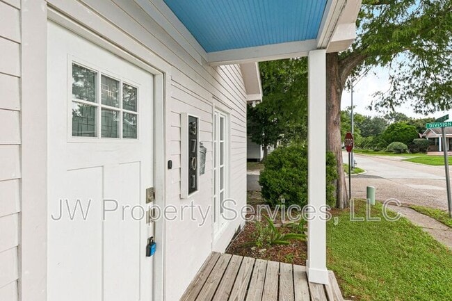 Building Photo - 3701 Derbigny St