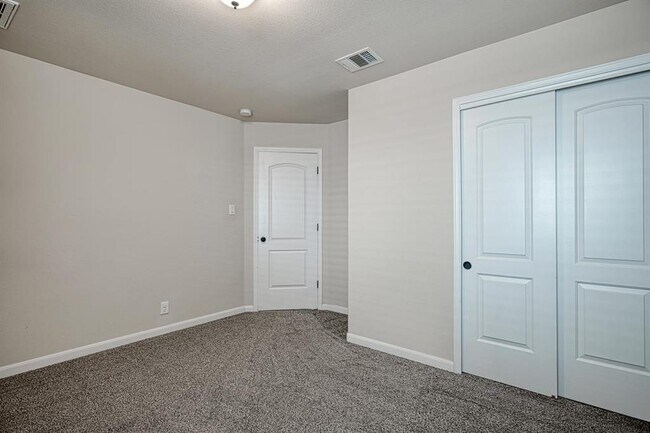 Building Photo - 320 Rock Mill Loop