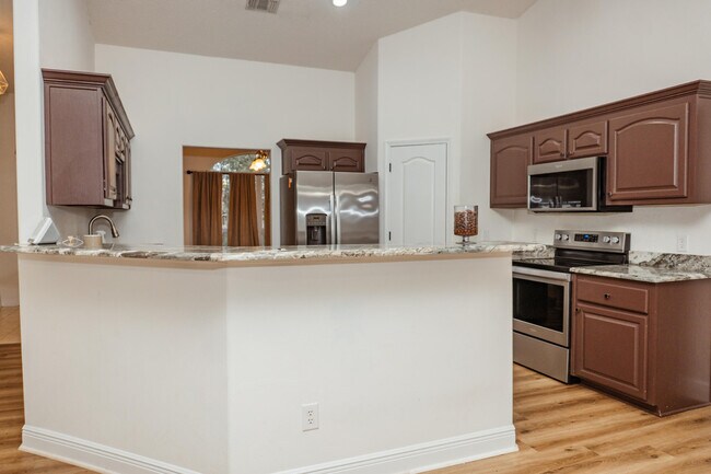 Building Photo - 641 Territory Ln
