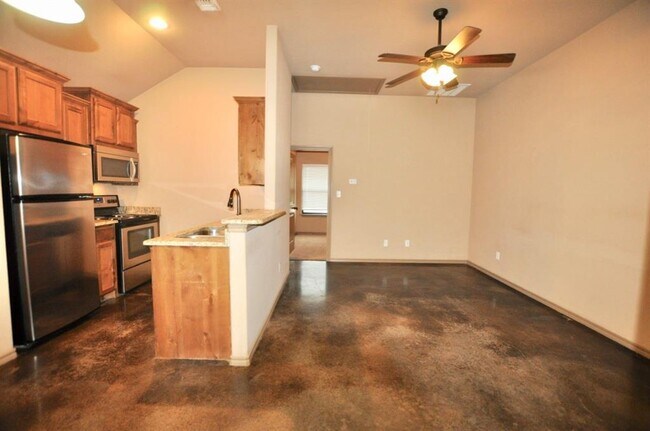 Building Photo - 663 W Tarleton St