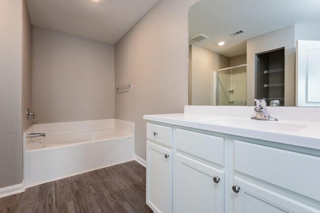 Building Photo - 26112 Hals Dr