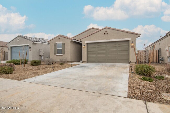 Building Photo - 12658 W Northview Ave
