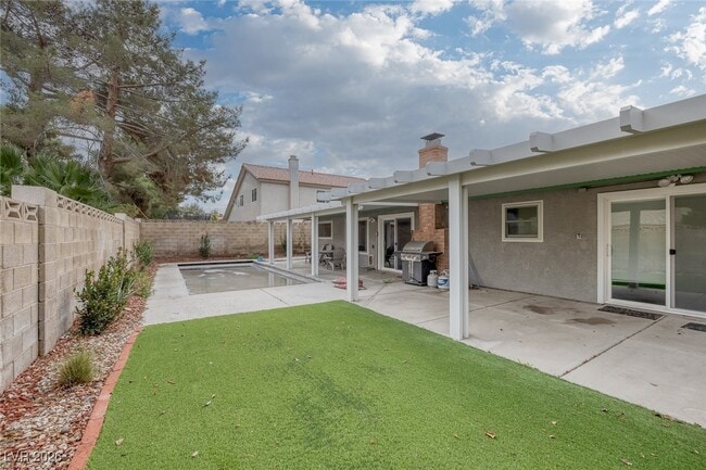 Building Photo - 2340 Richard Dr