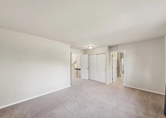 Building Photo - 1340 NW Redwing Dr