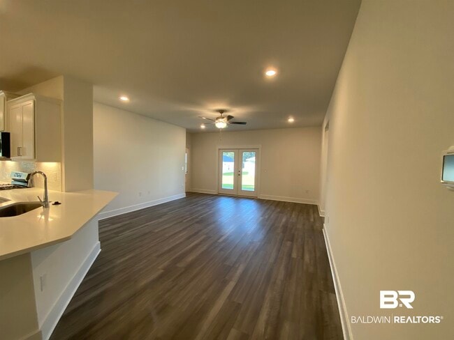 Building Photo - 510 Hardwood Ave