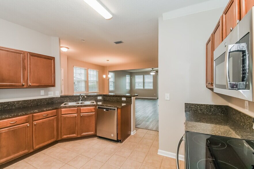 Building Photo - 6055 Bartram Village Dr