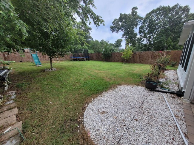 Building Photo - Beautiful 4 Bedroom, 2.5 Bath Home