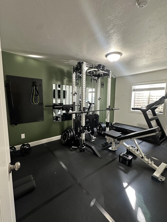 Building Photo - 3920 Flint Ave