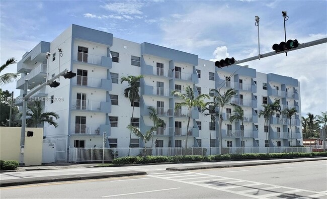 Building Photo - 2575 SW 27th Ave