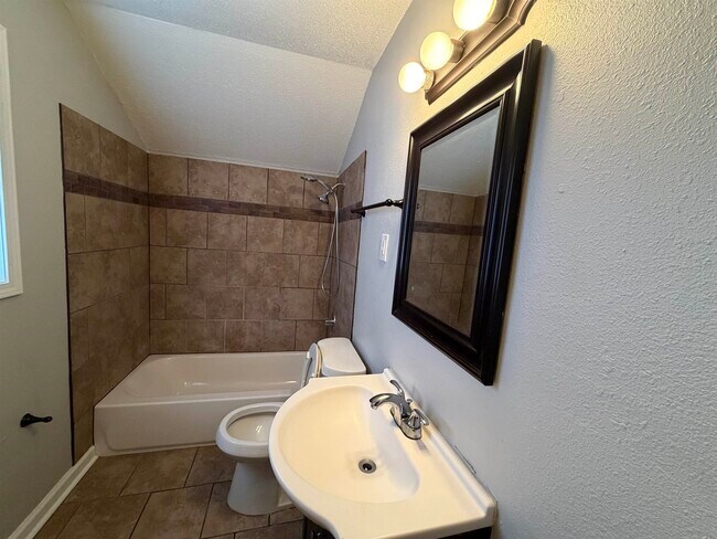 Building Photo - 4073 Arrowhead Rd
