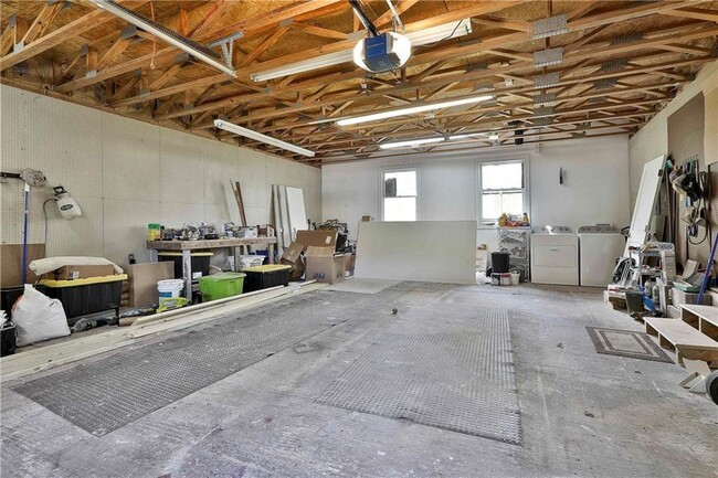 Building Photo - 2037 Lively Ridge Rd NE