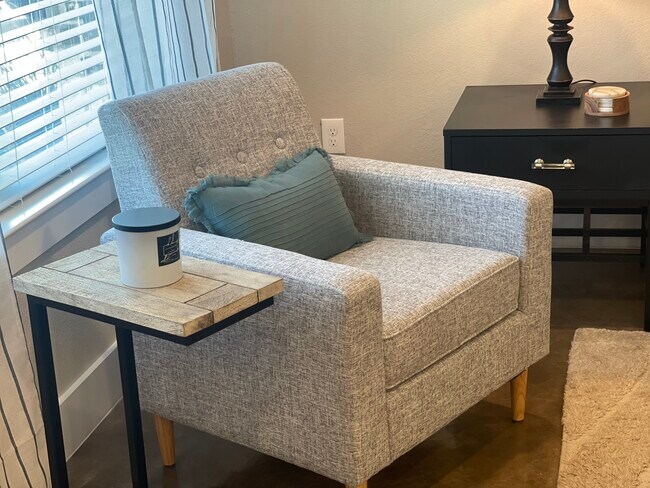 Building Photo - 3301 Belmont Dr